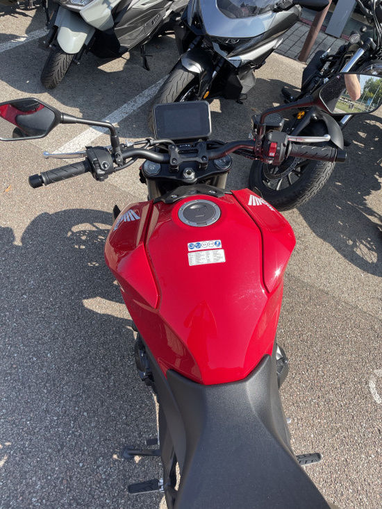 Hornet 1000 - PONT-SAINTE-MARIE